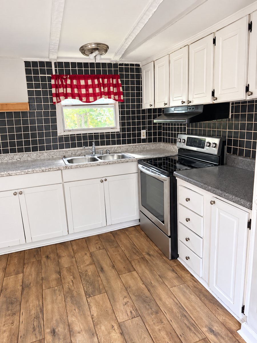 Photo 2 of 2 Bed / 1 Bath Mobile Home